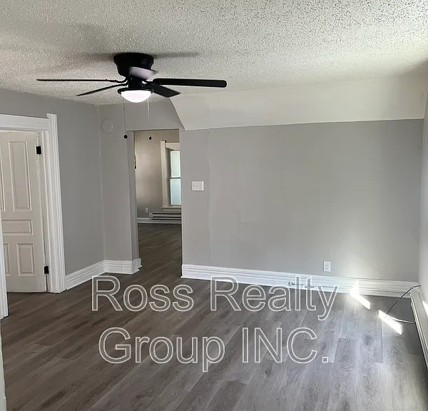 1121 Delence St — Photo 2