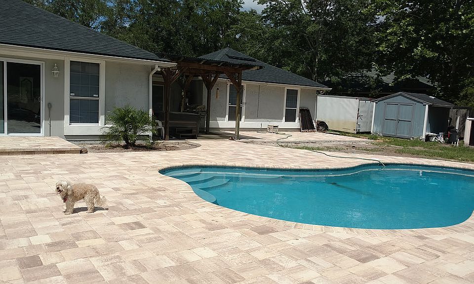 1st image of 2307 Foxwood Dr