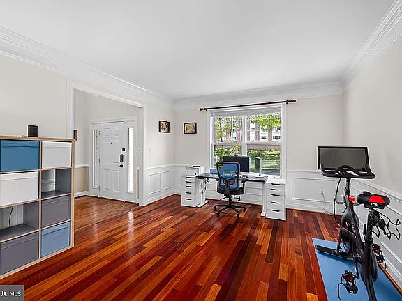 4th image of 3813 Lawrence Ave