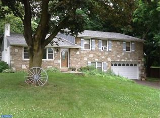 93 N Hilltop Dr, Churchville, PA