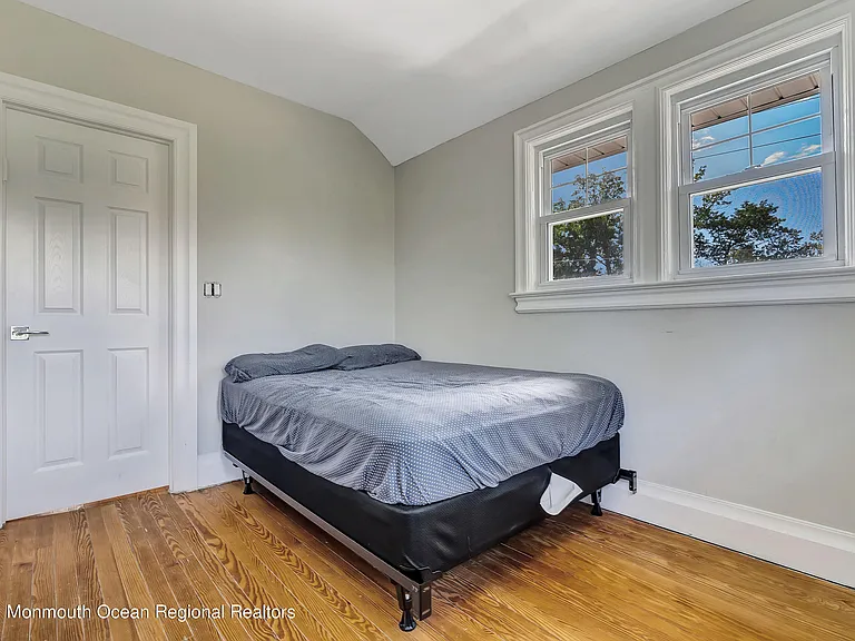 110 Monmouth Dr — Photo 15