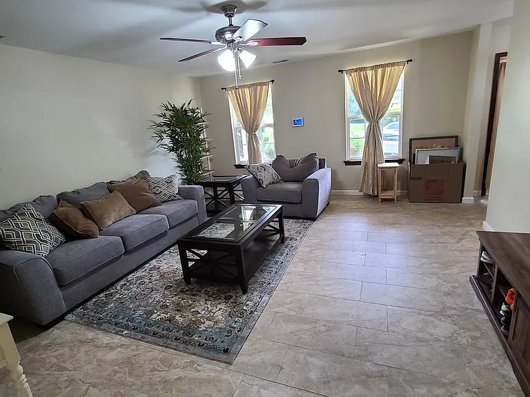 1105 Jonathan Ln — Photo 4
