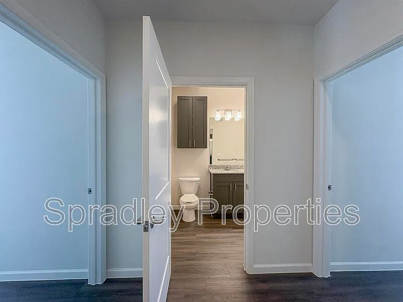 3 bed, 2.0 bath, 1090 sqft, $1,599 — Photo 3