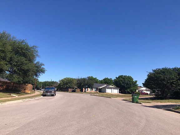 5th image of 343 Country Aire Dr