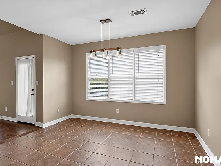 4886 Fox Springs Dr — Photo 8