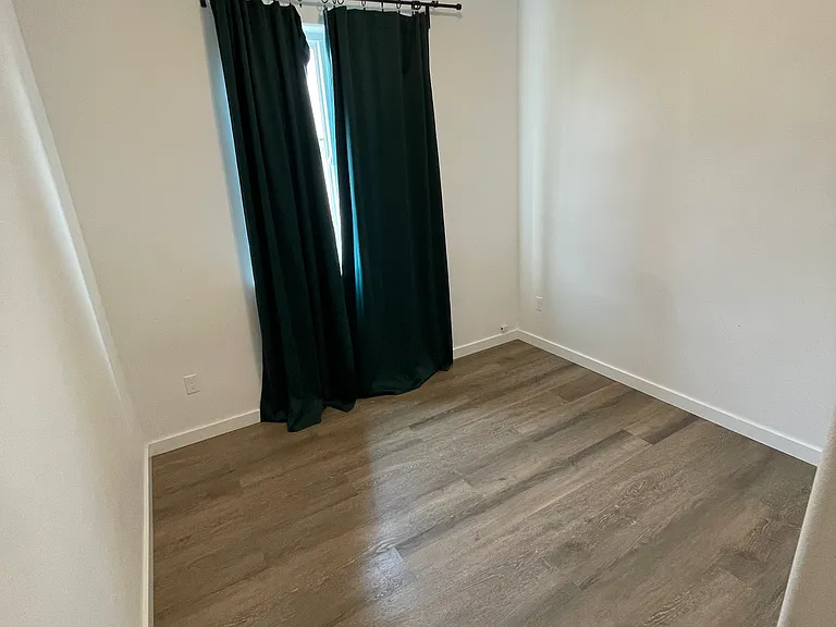 1325 W Bonneville St — Photo 10