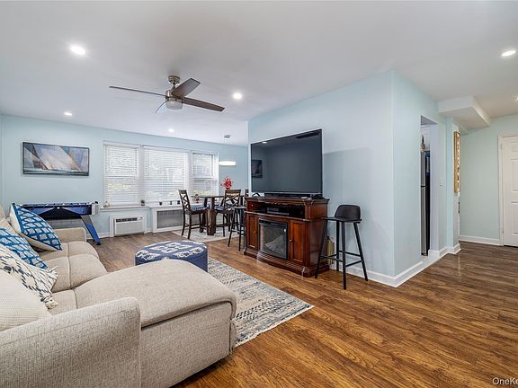 5th image of 250 W Merrick Road #1E