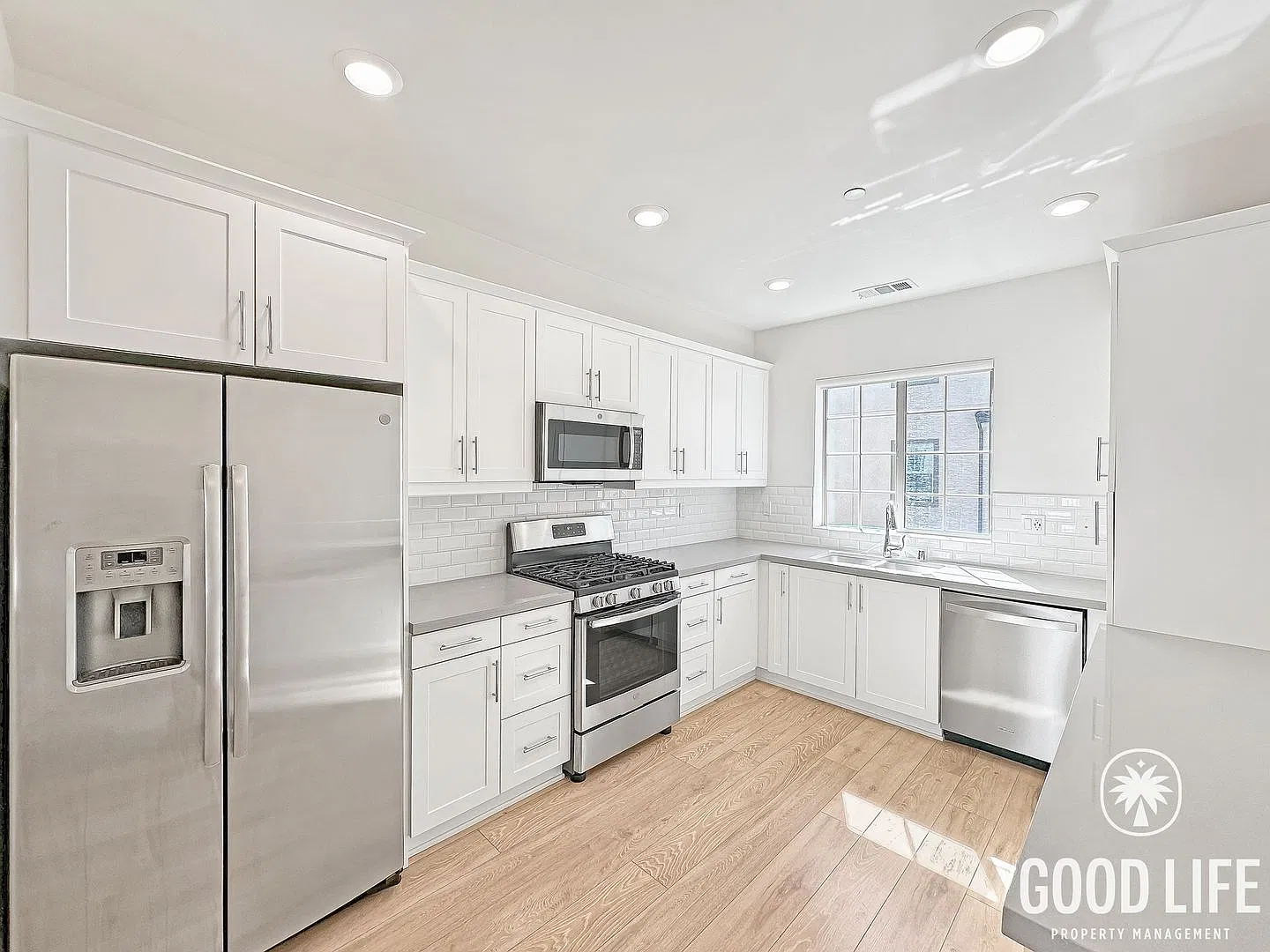 Sd: 2bd/2ba Townhome In Oceanside W/ Top-Floor Primary Suite & Covered Balcony! — Photo 4