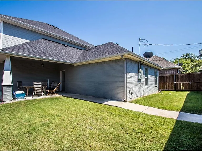 3136 Sandage Ave — Photo 7