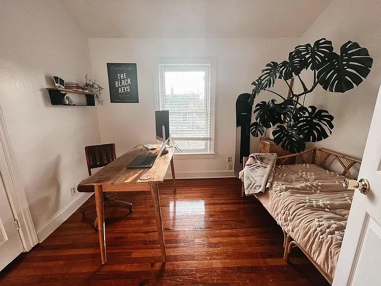 300 Augusta St — Photo 13