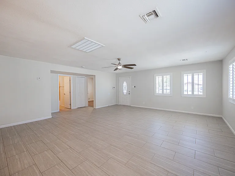 1332 E Whitton Ave — Photo 6
