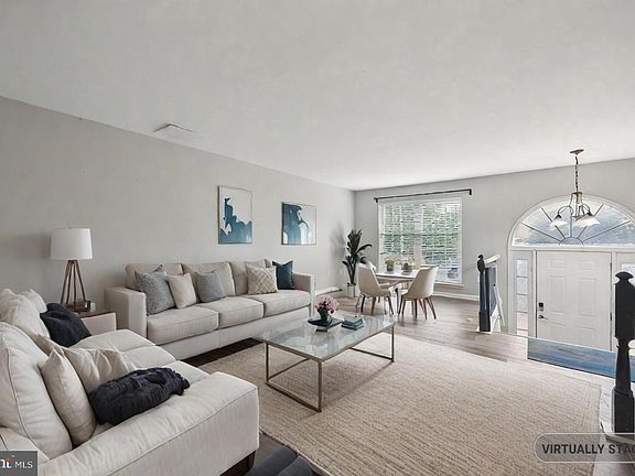 3rd image of 334 Cloudes Mill Ct