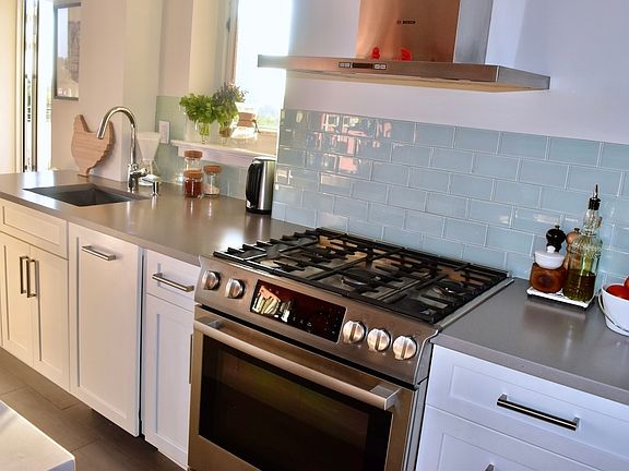 3rd image of 5355 Henry Hudson Pkwy #8J