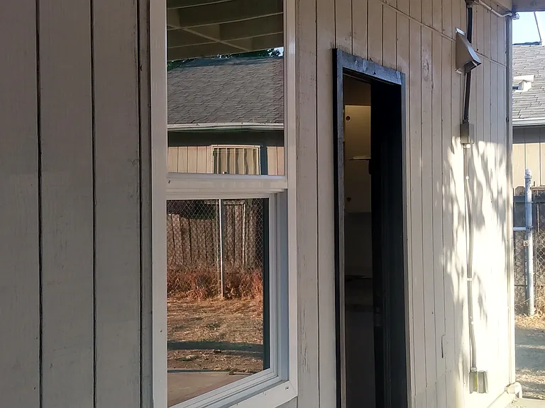 820 S Irwin St — Photo 15