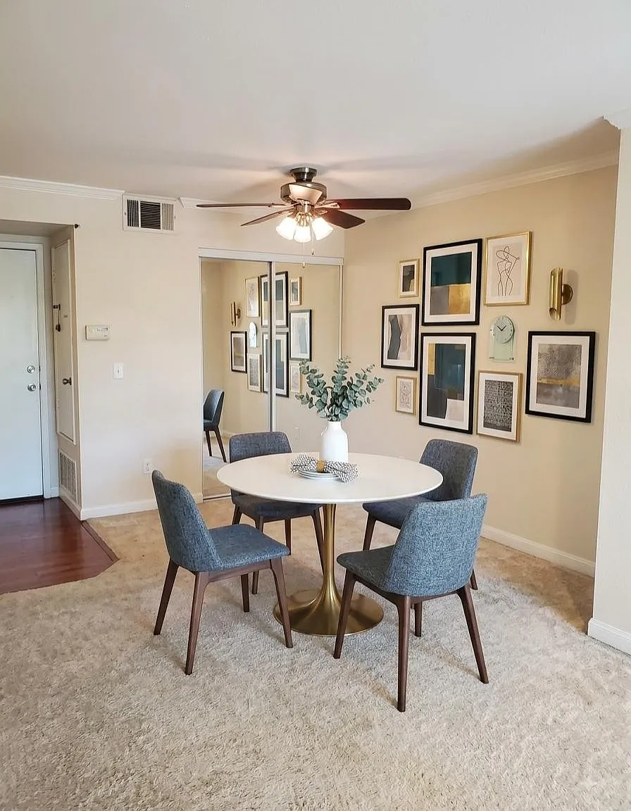 2 bed, 910 sqft, $2,900 — Photo 2