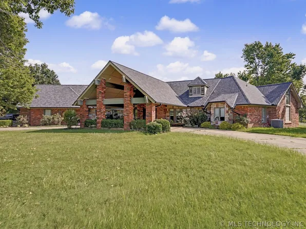 2200 W Blue Starr Dr, Claremore, OK 74017