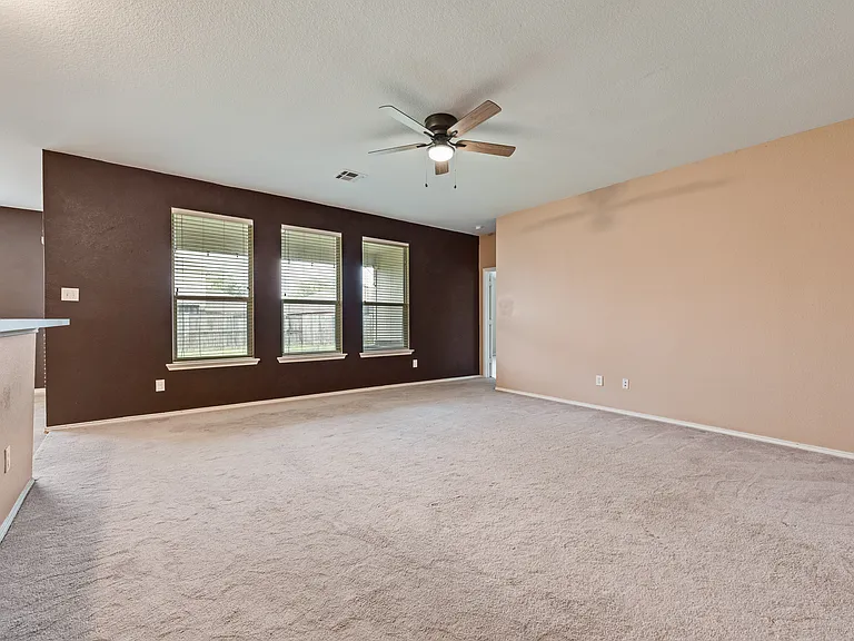 2701 Mockingbird St — Photo 8