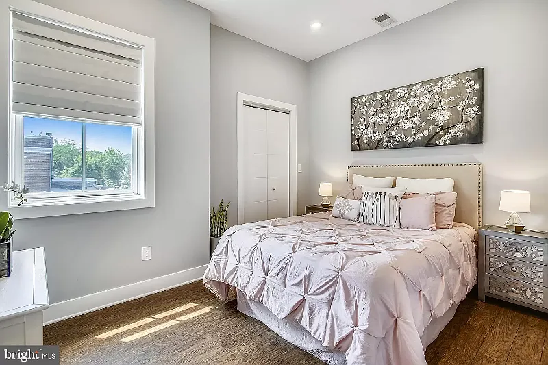 2 bed, 962 sqft, $3,150 — Photo 3