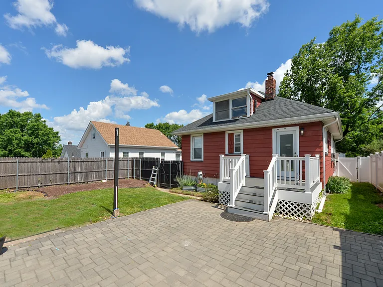 52 Kovar St — Photo 18