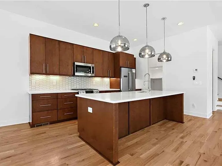 669 E Ave NE #A — Photo 9