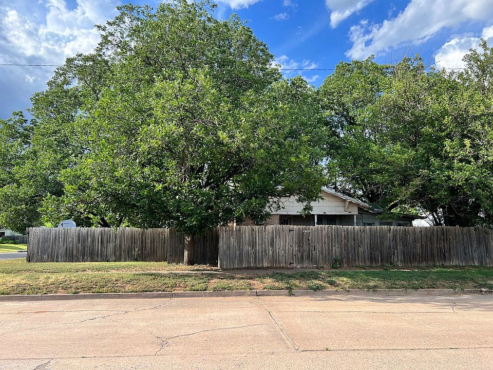 1st image of 221 W Roger Miller Blvd