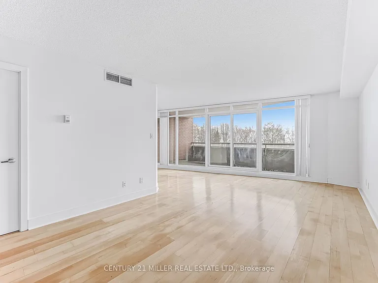 550 Queens Quay W #318 — Photo 11
