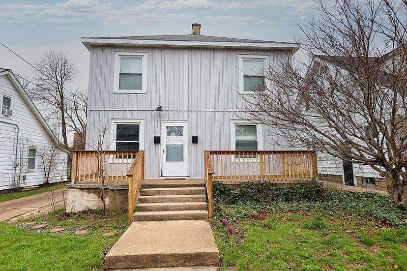 1st image of 829 Flat St NE #1