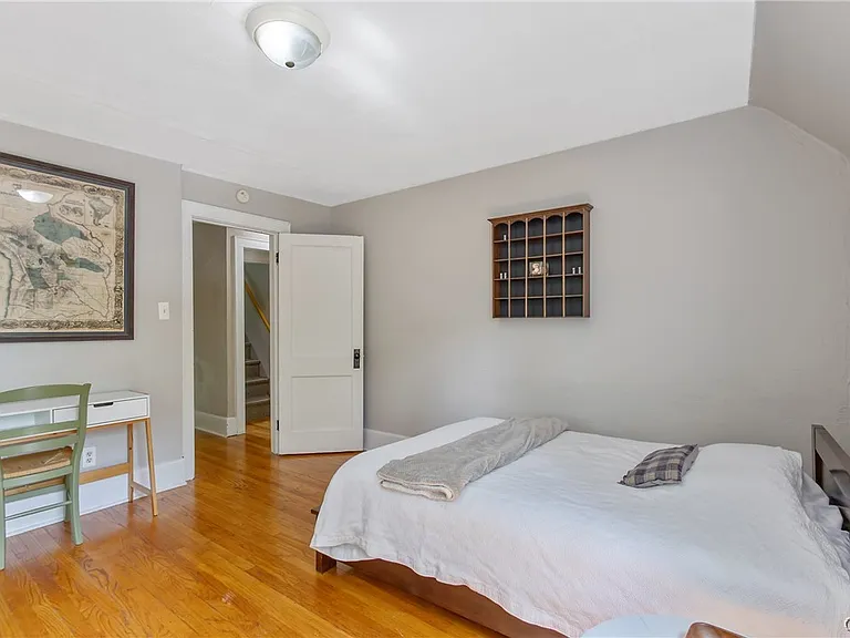 562 Buckingham Ave — Photo 18