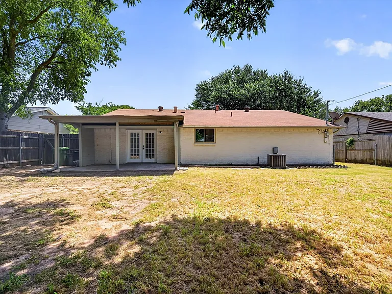 913 Russell Ln — Photo 30
