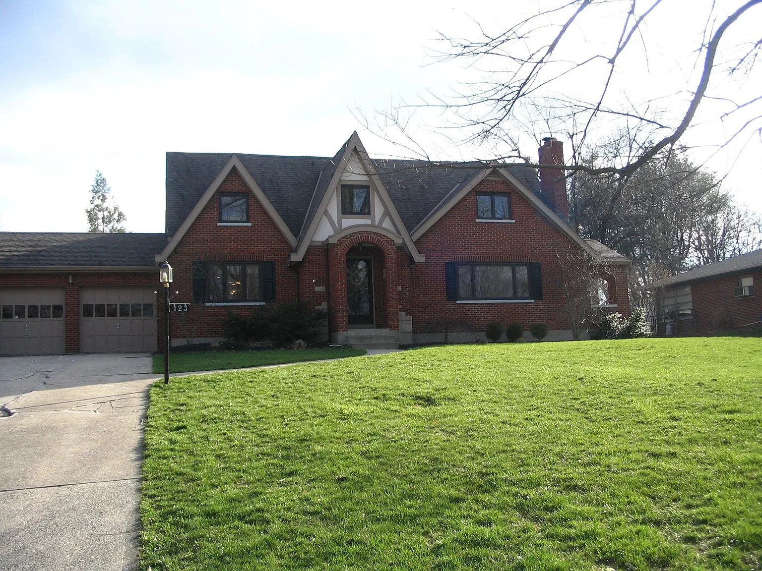 123 Parkway Dr photo 1