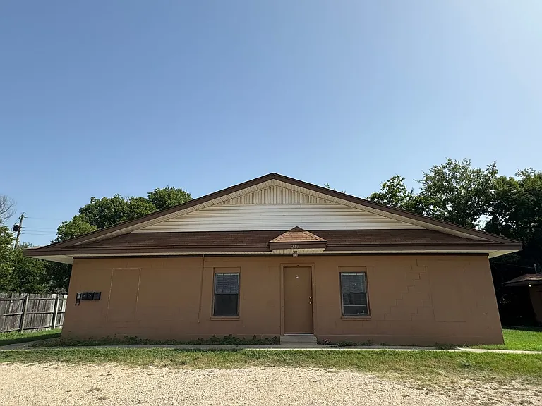 219 Hold Street — Photo 2