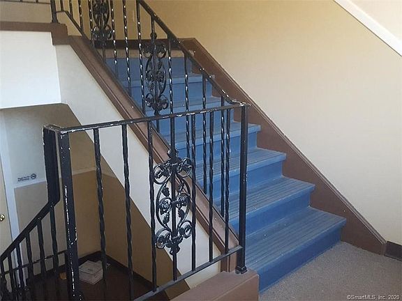 3rd image of 725 Whitney Ave