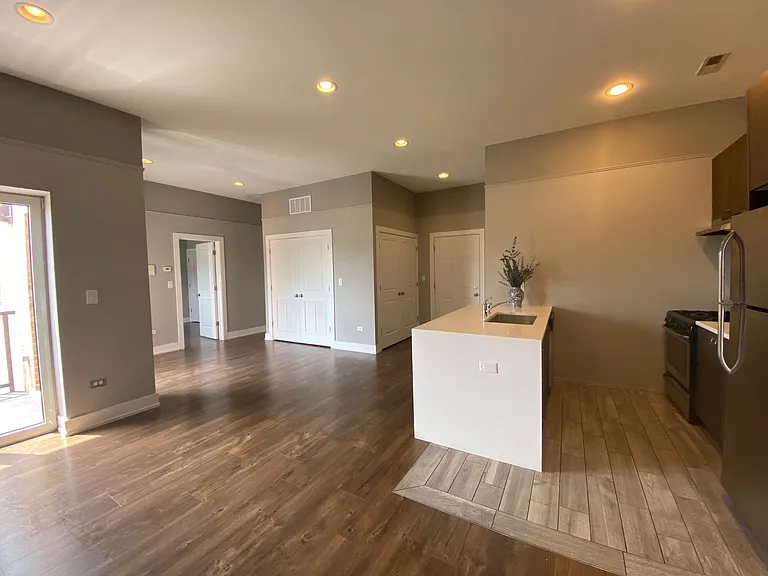 5911 N Northwest Hwy #205 — Photo 7