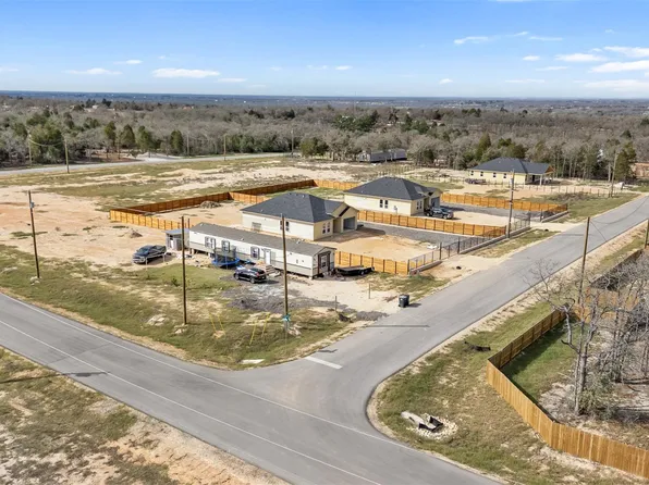 153 Las Alturas Dr, Elgin, TX 78621