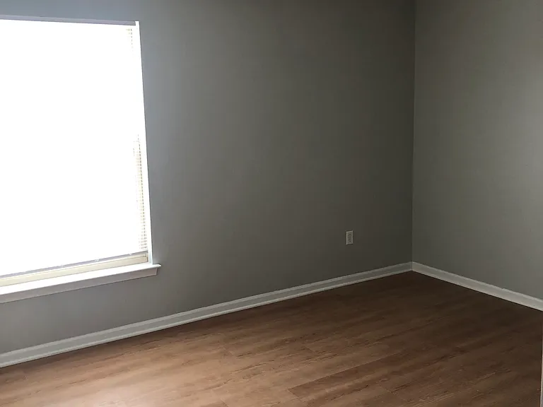 1112 Fountain View Cir — Photo 16