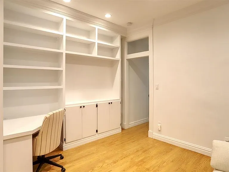 1122 Hudson St #2B — Photo 11