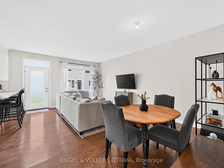 33 Focality Cres — Photo 6