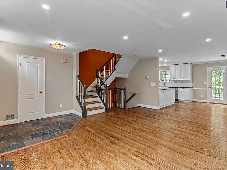 3906 Valley Ridge Dr — Photo 5
