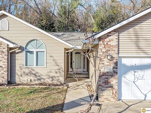 3rd image of 10724 Oak Park Ln