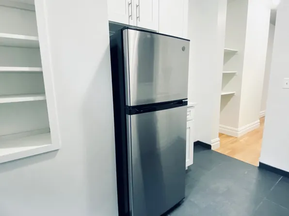 448 Amsterdam Avenue image 10 of 11