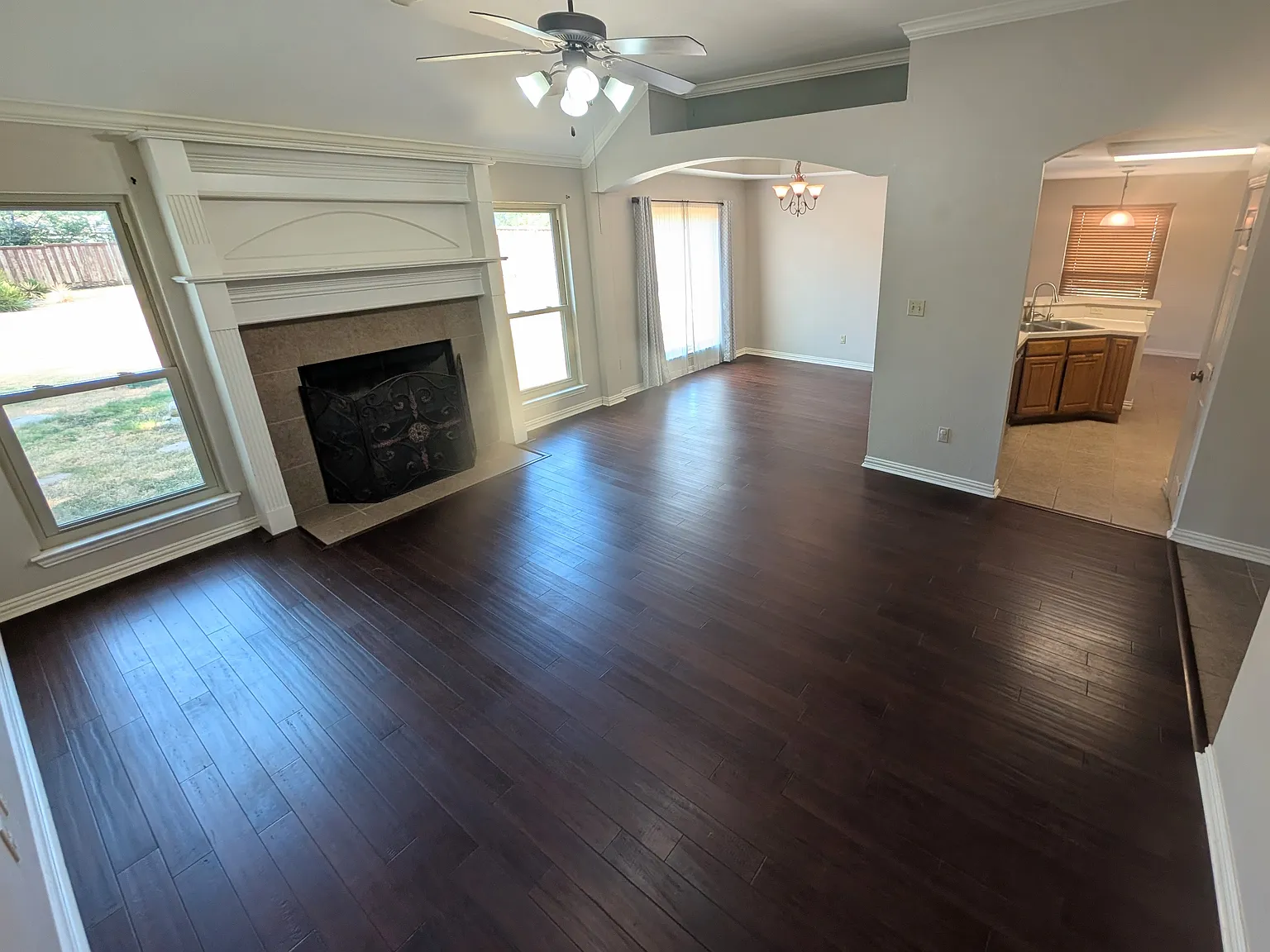 3 bed, 1292 sqft, $2,000 — Photo 2
