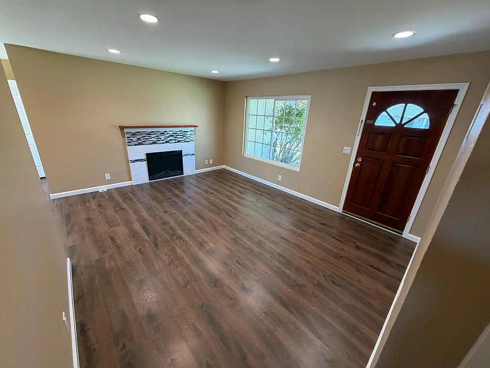 6958 Darian Ct