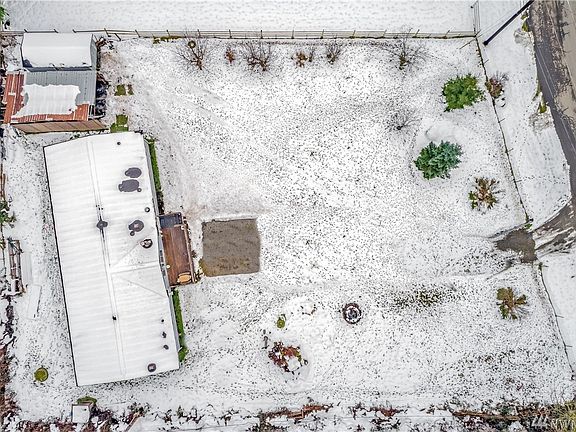 5th image of 22804 N River Dr