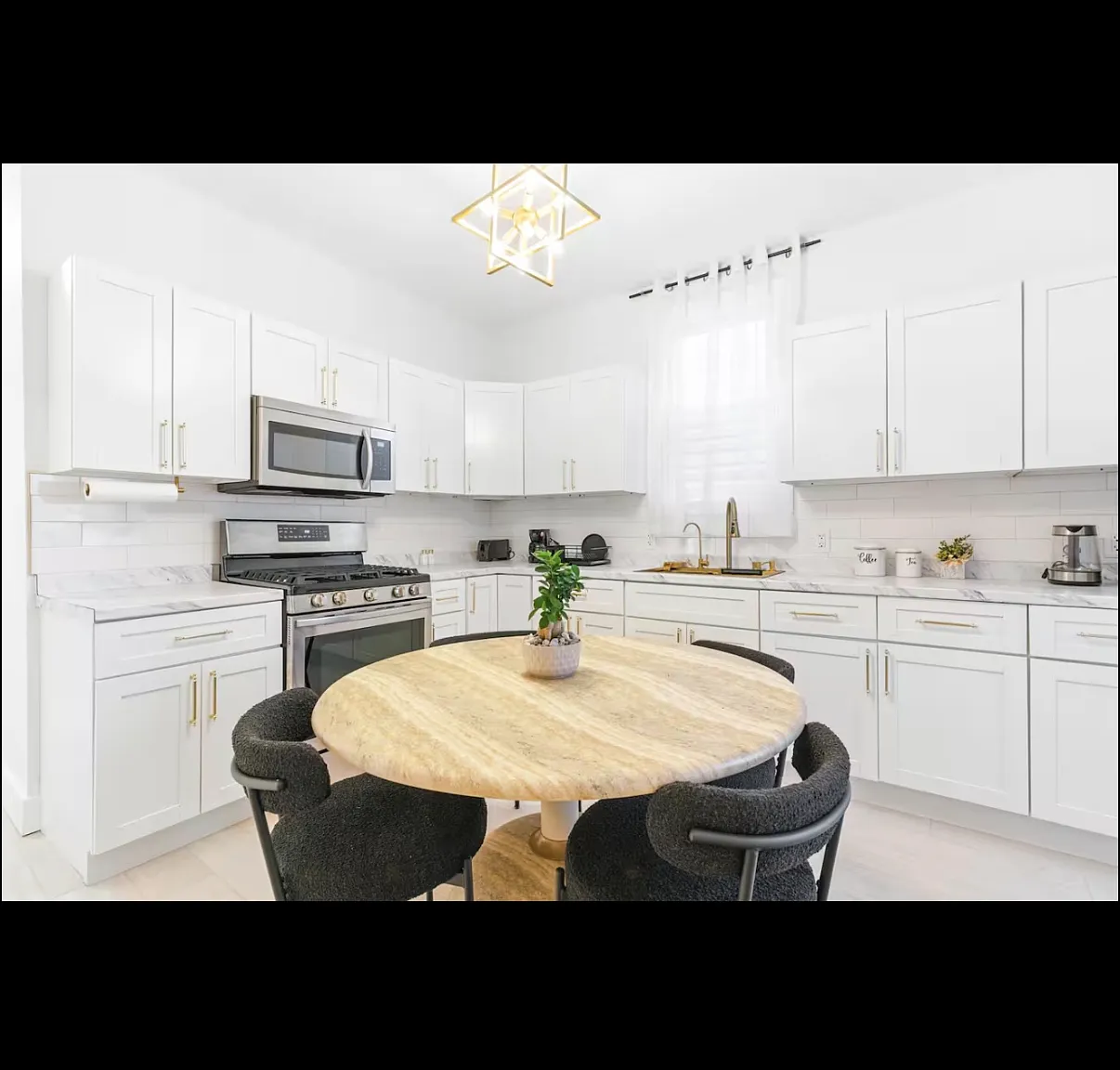 3 bed, 1150 sqft, $2,600 — Photo 3