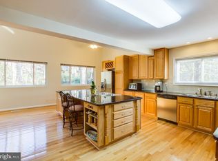 1919 Upper Lake Dr, Reston, VA 20191