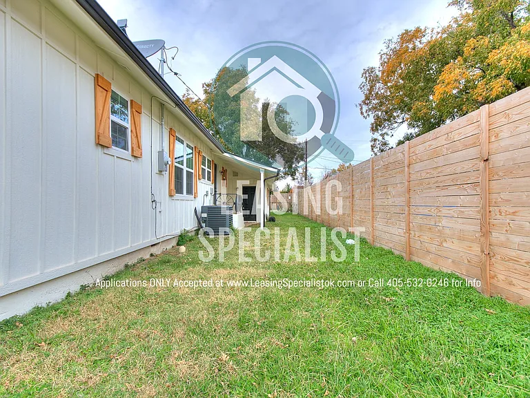 303 E Frank St — Photo 54