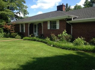 12074 Ladue Rd, Saint Louis, MO 63141