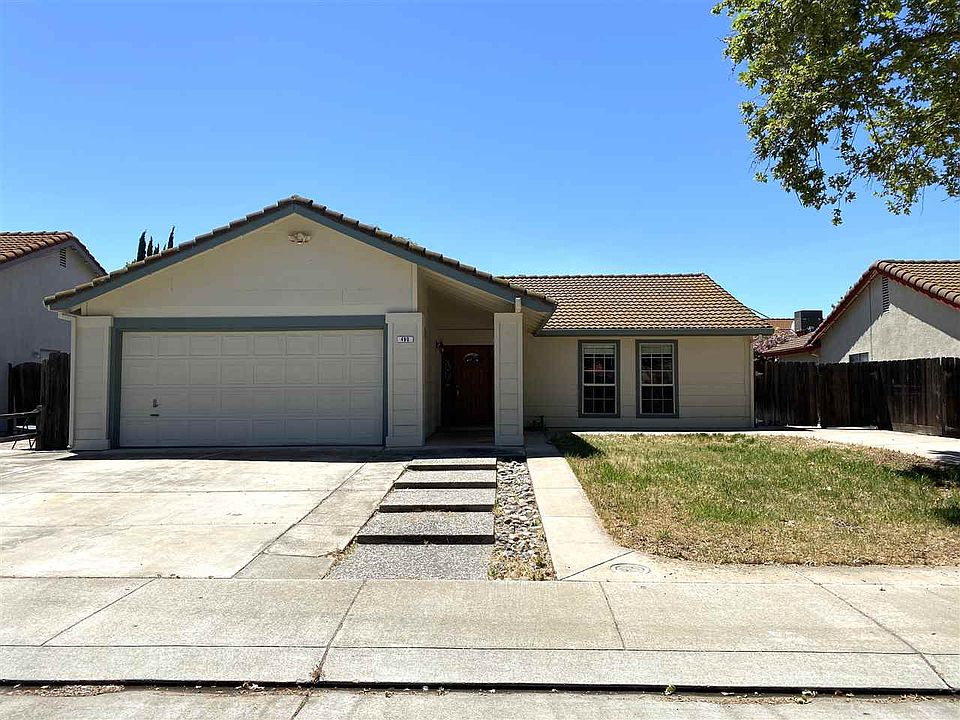 2nd image of 490 Mahogany Ln
