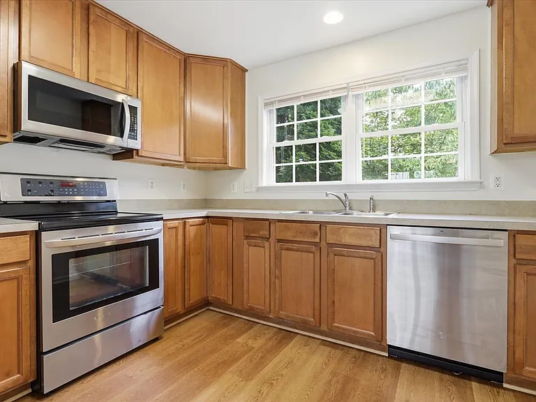 32 Mabel Ln — Photo 5