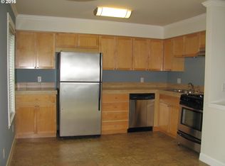 8833 N Syracuse St APT 20, Portland, OR 97203